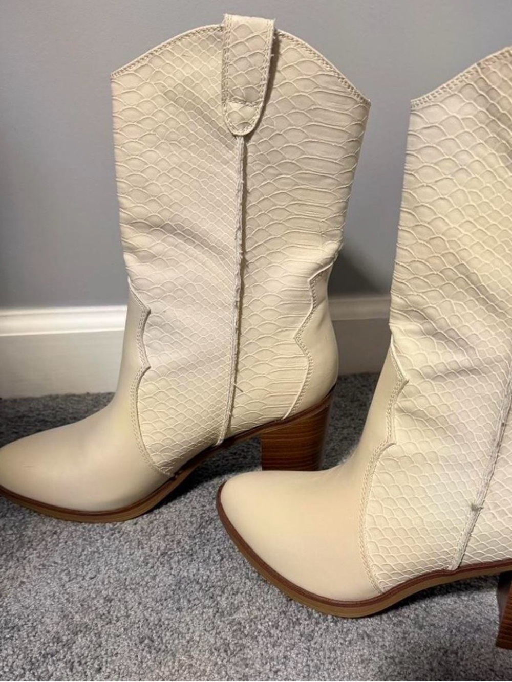 MIA white cowboy boots 7.5
